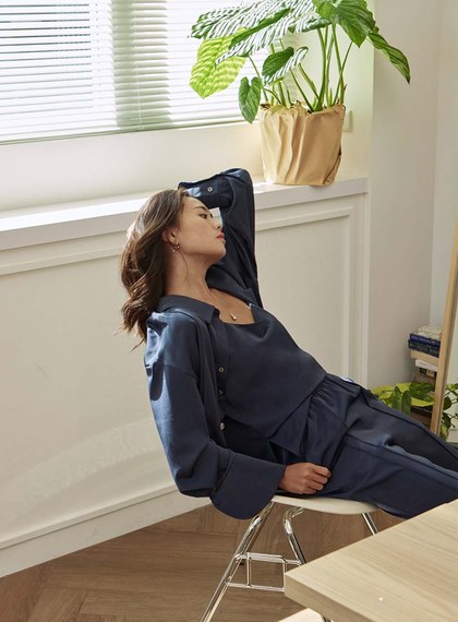 不對稱領細綁帶長袖襯衫